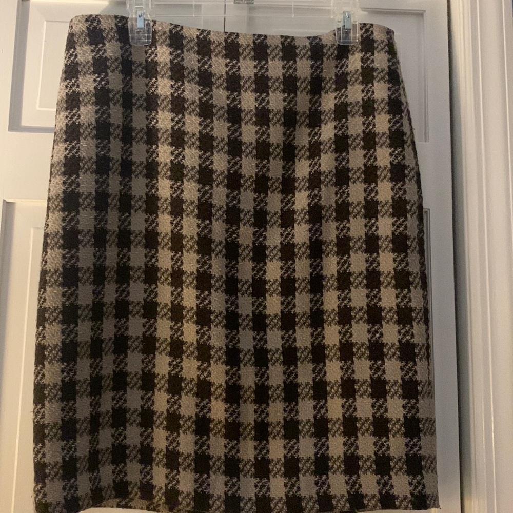 Excellent used condition Ellen Tracy woven skirt size 12